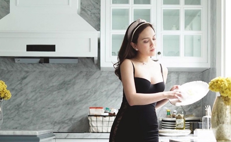 Gaya seksi Shandy Aulia saat di rumah aja (foto: Instagram @shandyaulia) Gaya seksi Shandy Aulia saat di rumah aja (foto: Instagram @shandyaulia)