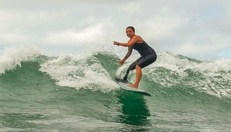 Dani Burt, tuna daksa yang berhasil menjadi juara selancar adaptif sedunia (Instagram/dani.burt) Dani Burt, tuna daksa yang berhasil menjadi juara selancar adaptif sedunia (Instagram/dani.burt)