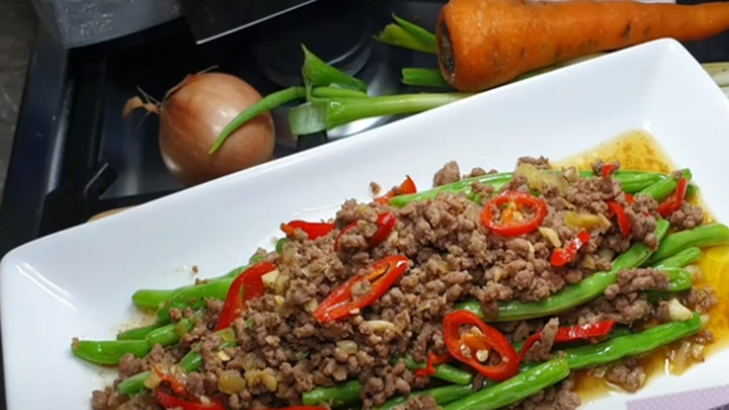 Buncis cah daging (foto: SC YouTube Yumi Ellen) Buncis cah daging (foto: SC YouTube Yumi Ellen)