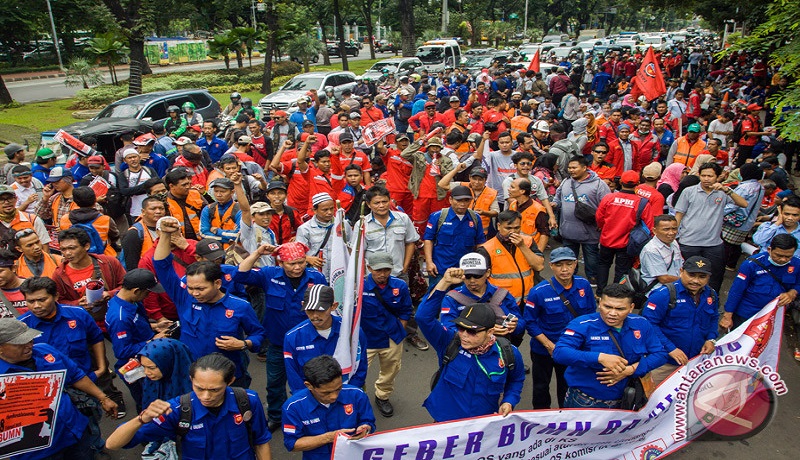 Demo buruh di Jakarta. FOTO: Antara Demo buruh di Jakarta. FOTO: Antara