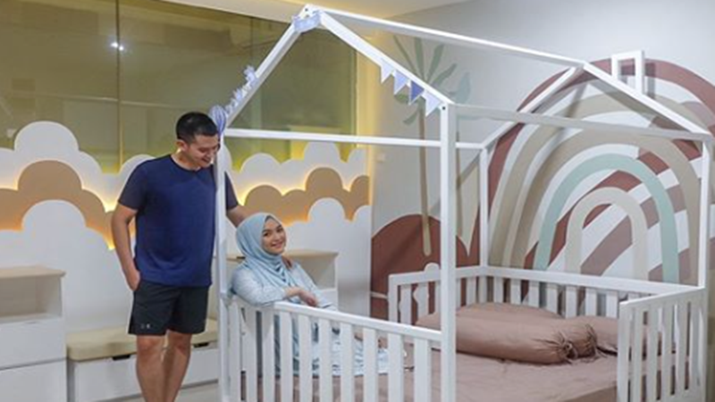 Citra Kirana dan Rezky Adhitya di kamar anak dengan dinding yang dipenuhi mural(foto: SC IG @citraciki) Citra Kirana dan Rezky Adhitya di kamar anak dengan dinding yang dipenuhi mural(foto: SC IG @citraciki)
