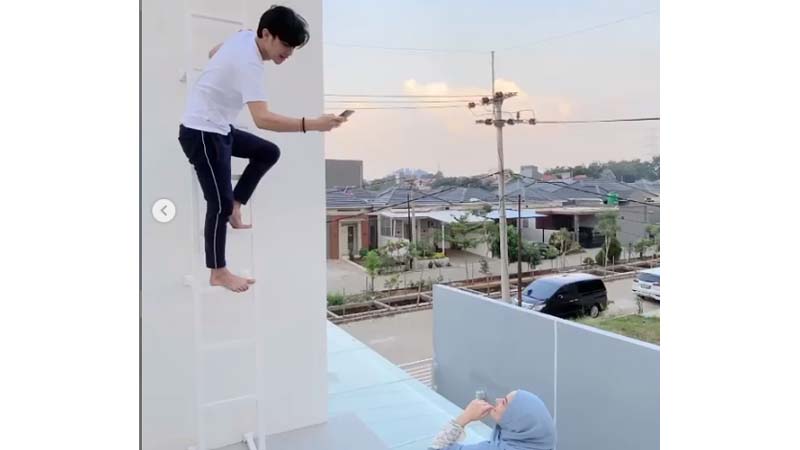 Dinda Hauw dan Rey Mbayang tinggal di rumah yang sangat Instagramable (foto: SC IG @rey_mbayang) Dinda Hauw dan Rey Mbayang tinggal di rumah yang sangat Instagramable (foto: SC IG @rey_mbayang)
