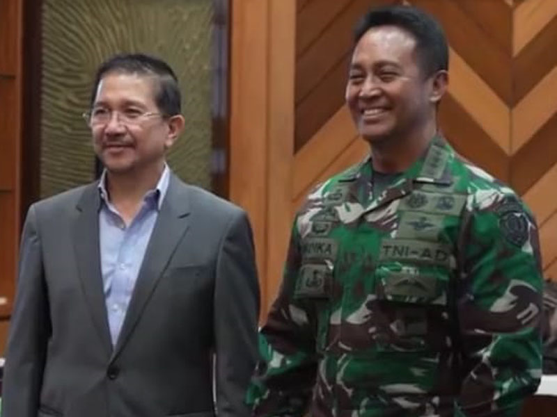 Kepala Staf TNI Angkatan Darat (KSAD) Jenderal Andika Perkasa dan Direktur Utama PT Freeport Indonesia Tony Wenas. Foto: Screen Shot Instagram/TNI_Angkatan_Darat Kepala Staf TNI Angkatan Darat (KSAD) Jenderal Andika Perkasa dan Direktur Utama PT Freeport Indonesia Tony Wenas. Foto: Screen Shot Instagram/TNI_Angkatan_Darat