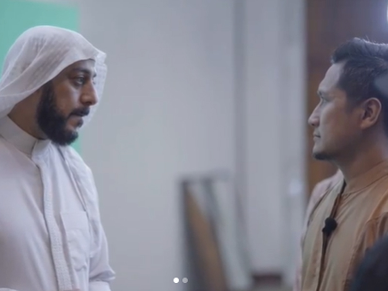 Arie Untung dan Syekh Ali Jaber. Foto: Screen Shot/Instagram/Ariekuntung Arie Untung dan Syekh Ali Jaber. Foto: Screen Shot/Instagram/Ariekuntung