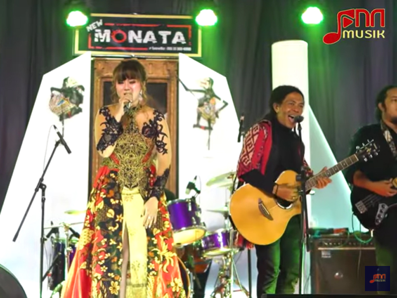 Cak Sodiq dan Fibri Viola. Foto: YouTube JPNN Musik Cak Sodiq dan Fibri Viola. Foto: YouTube JPNN Musik