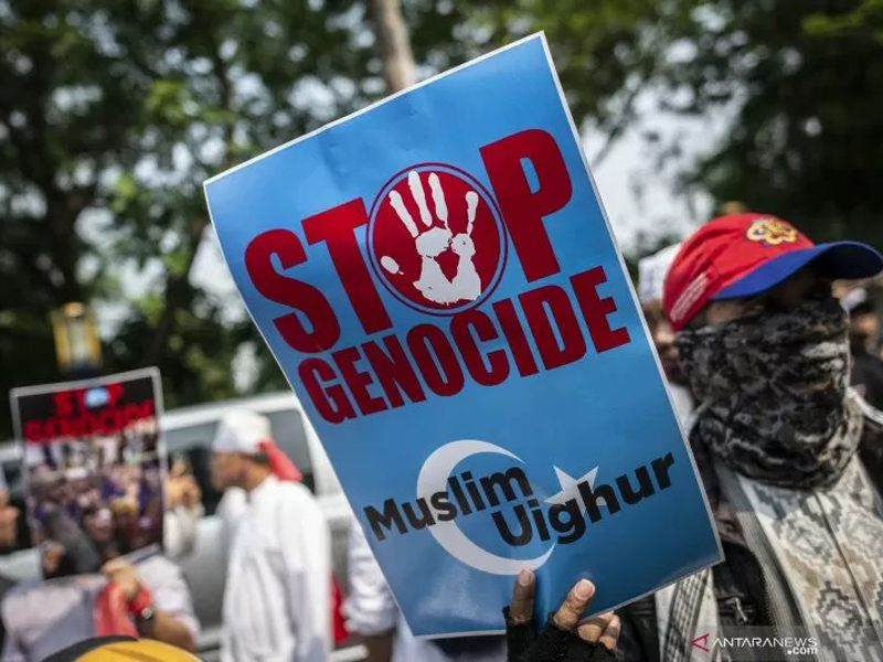 Massa yang tergabung dalam Solidaritas Rakyat Indonesia untuk Uighur (Solighur) berunjuk rasa di depan kantor Kedutaan Besar Republik Rakyat China, kawasan Mega Kuningan, Jakarta, Jumat (20/12/2019). Foto: Aprillio Akbar/Antara Massa yang tergabung dalam Solidaritas Rakyat Indonesia untuk Uighur (Solighur) berunjuk rasa di depan kantor Kedutaan Besar Republik Rakyat China, kawasan Mega Kuningan, Jakarta, Jumat (20/12/2019). Foto: Aprillio Akbar/Antara
