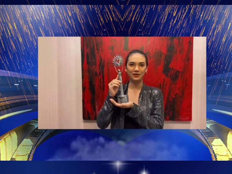 Haico Van Der Veken menyabet penghargaan Aktris Utama Paling Ngetop. Foto: Twitter/SCTV Haico Van Der Veken menyabet penghargaan Aktris Utama Paling Ngetop. Foto: Twitter/SCTV