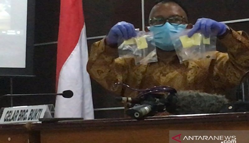 Komnas HAM menunjukkan barang bukti berupa proyektil atas peristiwa kematian laskar FPI. FOTO: Antara Komnas HAM menunjukkan barang bukti berupa proyektil atas peristiwa kematian laskar FPI. FOTO: Antara
