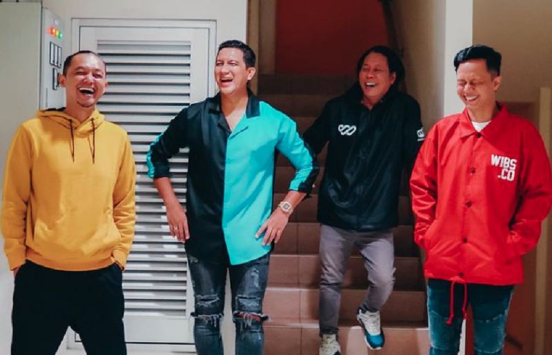 Lagu Pasangan Terinspirasi Dari Rumah Tangga Sang Vokalis (foto : Instagram/naffmusik) Lagu Pasangan Terinspirasi Dari Rumah Tangga Sang Vokalis (foto : Instagram/naffmusik)