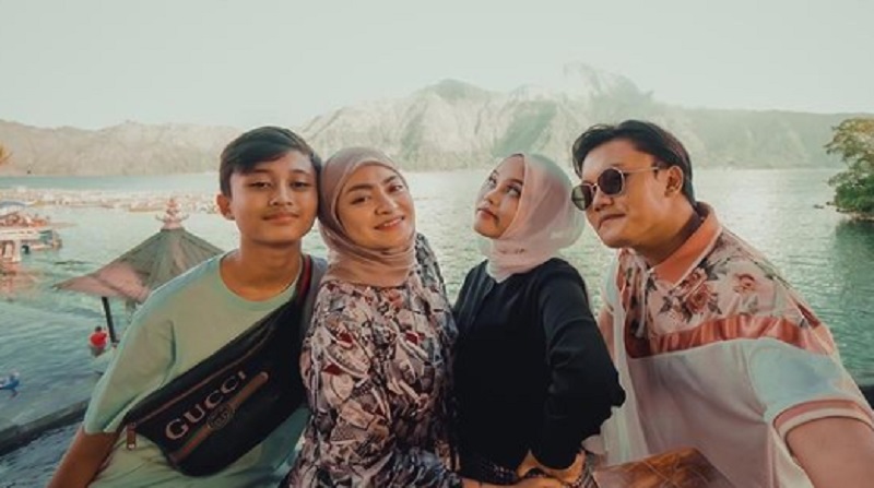 Keluarga kecil Sule ( foto: instagram @suleprikitiew) Keluarga kecil Sule ( foto: instagram @suleprikitiew)