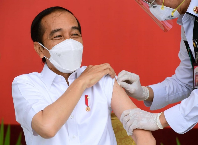 Presiden Jokowi saat menerima vaksin Covid-19 (Foto: Sekretariat Presiden) Presiden Jokowi saat menerima vaksin Covid-19 (Foto: Sekretariat Presiden)