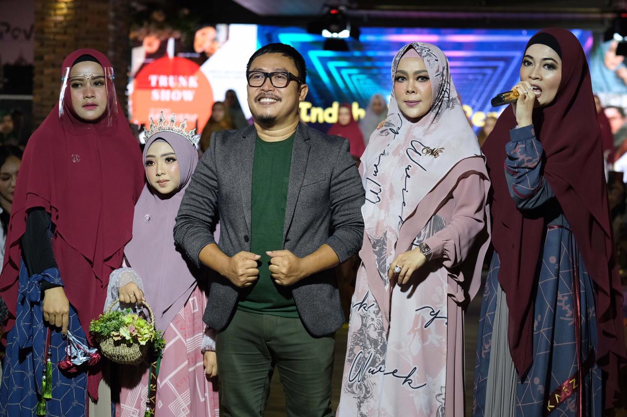 Koleksi busana muslimah syar'i. Foto: IFC Koleksi busana muslimah syar'i. Foto: IFC