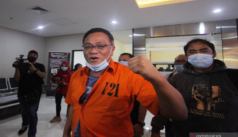 Pentolan KAMI Jumhur Hidayat di Bareskrim Polri. FOTO: Antara Pentolan KAMI Jumhur Hidayat di Bareskrim Polri. FOTO: Antara