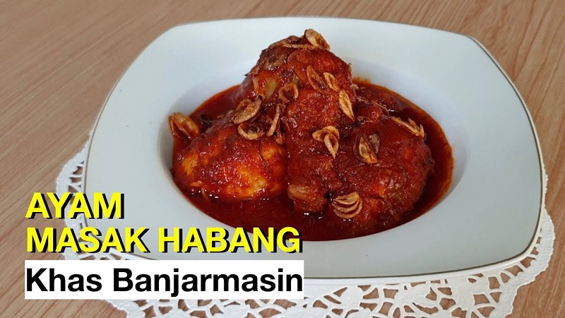 Ayam Masak Habang khas Banjarmasin ( foto: Lestari Putri Channel/ youtube) Ayam Masak Habang khas Banjarmasin ( foto: Lestari Putri Channel/ youtube)