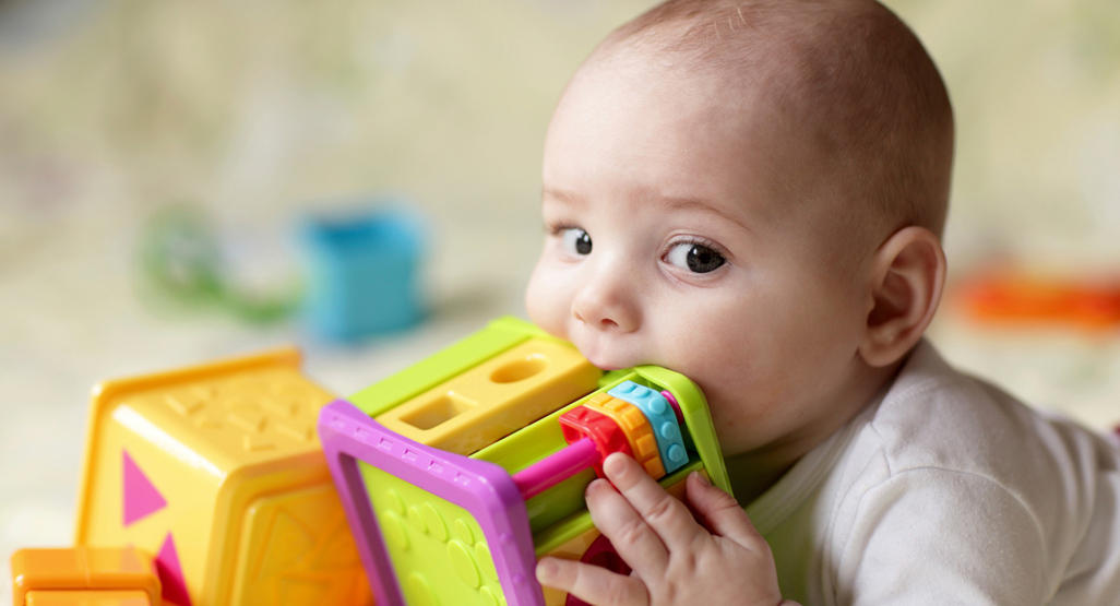 Ilustrasi bayi bermain. Foto: Baby centre Ilustrasi bayi bermain. Foto: Baby centre
