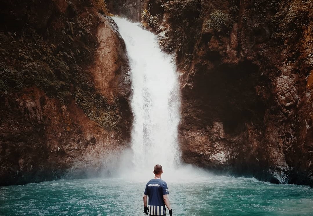 Curug Bangku (Foto: Instagram/@iwansetiaonebudhi) Curug Bangku (Foto: Instagram/@iwansetiaonebudhi)
