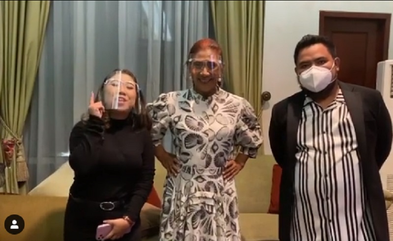 Kiki Saputri, Susi Pudjiastuti, Rigen ( foto: instagram @kikisaputri) Kiki Saputri, Susi Pudjiastuti, Rigen ( foto: instagram @kikisaputri)