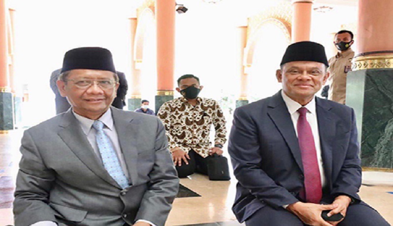 Mhfud MD bersama Gatot Nurmantyo. (Twitter/mohmahfudmd) Mhfud MD bersama Gatot Nurmantyo. (Twitter/mohmahfudmd)