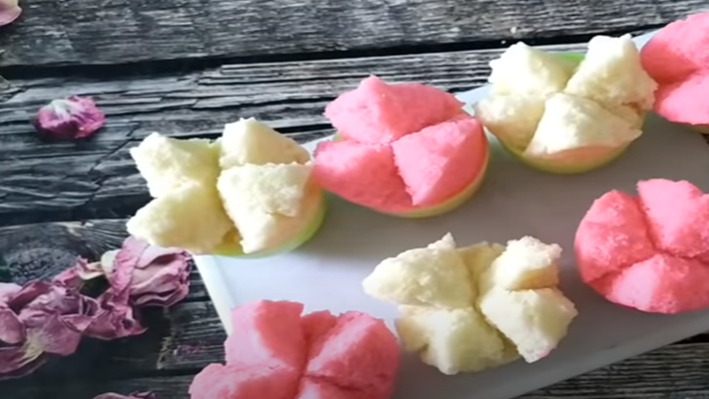 Kue mangkuk supermekar (foto: SC YouTube Chalistaa Kitchen) Kue mangkuk supermekar (foto: SC YouTube Chalistaa Kitchen)
