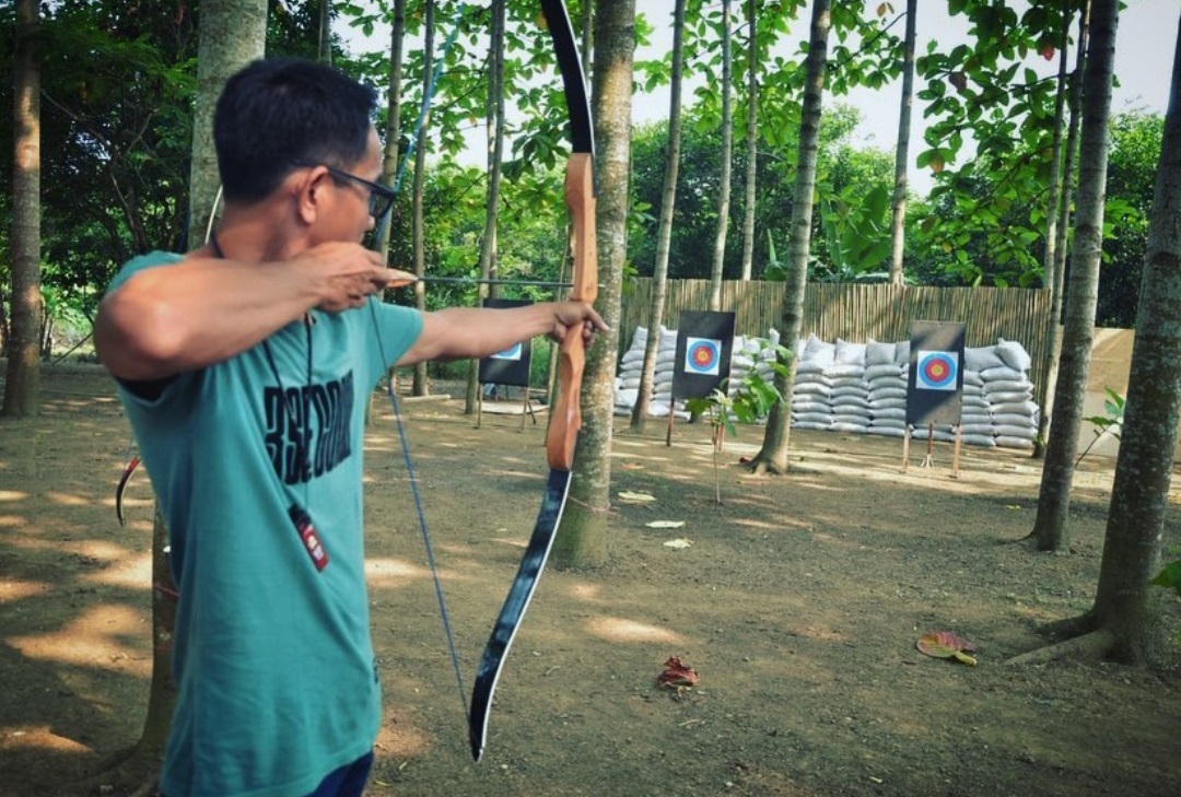Wahana panahan di Wisata Adventure Kawung Tilu Bojong Rangkas (Foto: Instagram/@wisata_kawung3) Wahana panahan di Wisata Adventure Kawung Tilu Bojong Rangkas (Foto: Instagram/@wisata_kawung3)