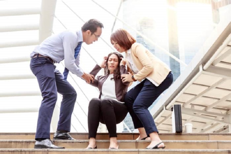 ilustrasi: sering pingsan, bahaya mengintai kesehatanmu ( foto: hellosehat) ilustrasi: sering pingsan, bahaya mengintai kesehatanmu ( foto: hellosehat)