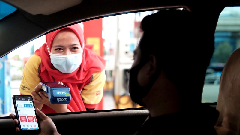 Transaksi dengan Gopay di SPBU Shell (Sumber : doc Shell) Transaksi dengan Gopay di SPBU Shell (Sumber : doc Shell)