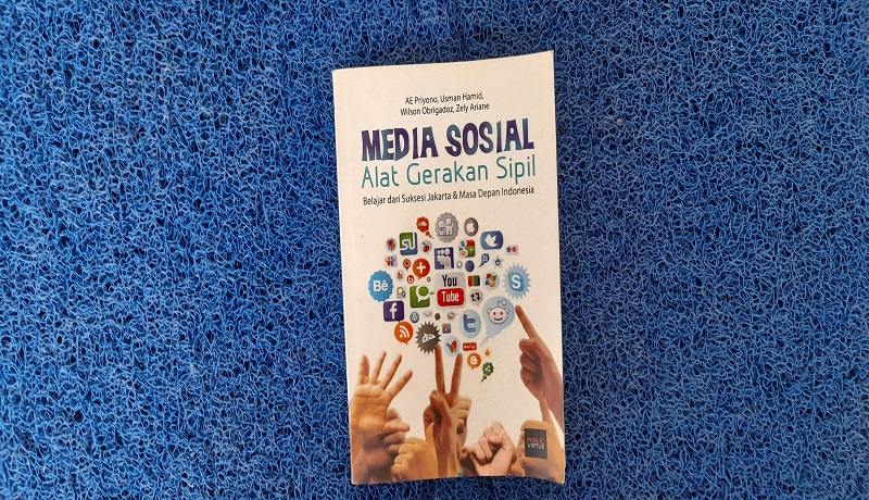 Buku Media Sosial Alat Gerak Sipil. FOTO: Andri Buku Media Sosial Alat Gerak Sipil. FOTO: Andri