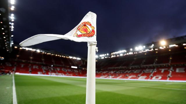 Bendera Manchester United di Old Trafford. (foto: Reuters/Carl Recine) Bendera Manchester United di Old Trafford. (foto: Reuters/Carl Recine)