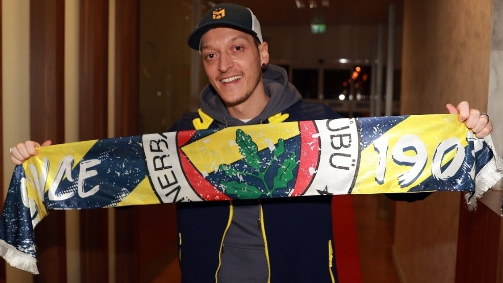 Mesut Ozil bergabung ke Fenerbahce. (foto: twitter.com/MesutOzil1088) Mesut Ozil bergabung ke Fenerbahce. (foto: twitter.com/MesutOzil1088)
