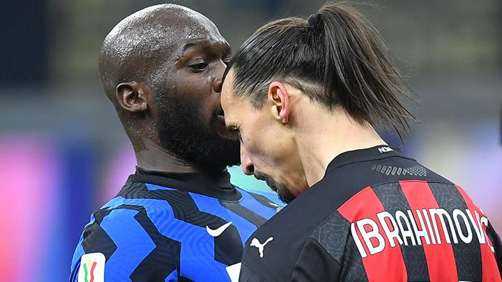 Perkelahian Romelu Lukaku vs Zlatan Ibrahimovic. (foto: REUTERS/Daniele Mascolo) Perkelahian Romelu Lukaku vs Zlatan Ibrahimovic. (foto: REUTERS/Daniele Mascolo)