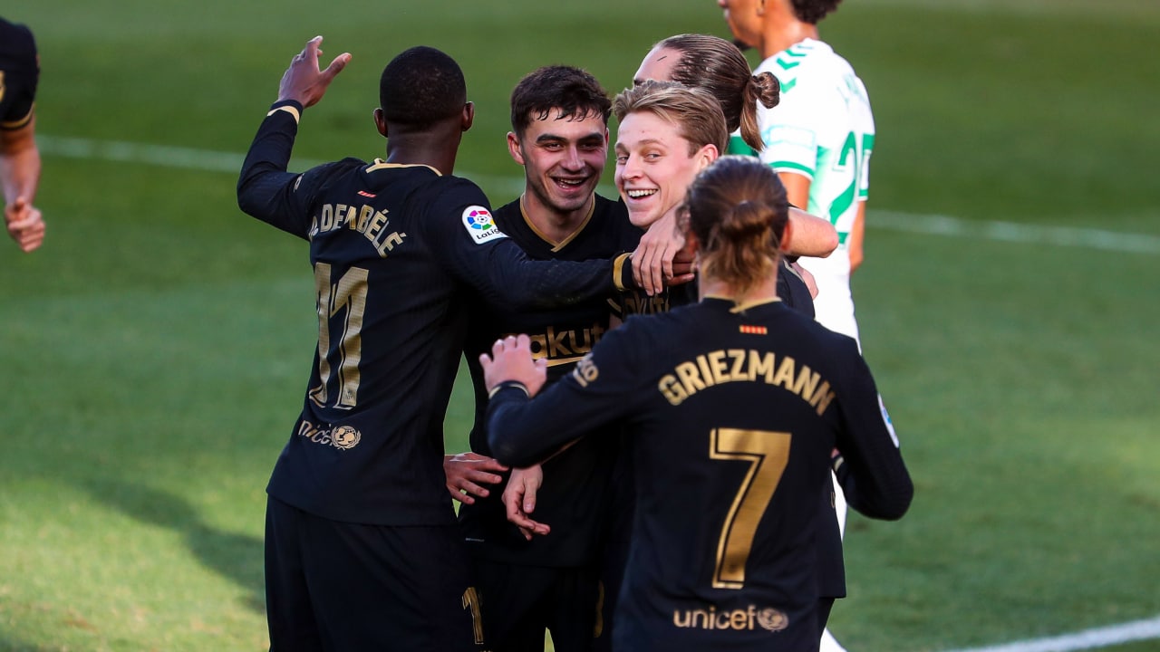 Skuad Barcelona selebrasi usai mengalahkan Elche. (foto: twitter.com/FCBarcelona) Skuad Barcelona selebrasi usai mengalahkan Elche. (foto: twitter.com/FCBarcelona)