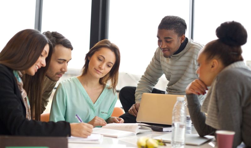 Ilustrasi-Kebiasaan yang baik akan membuat mahasiswa sukses dalam menjalani masa-masa perkuliahan mereka. Foto: Shutterstock. Ilustrasi-Kebiasaan yang baik akan membuat mahasiswa sukses dalam menjalani masa-masa perkuliahan mereka. Foto: Shutterstock.