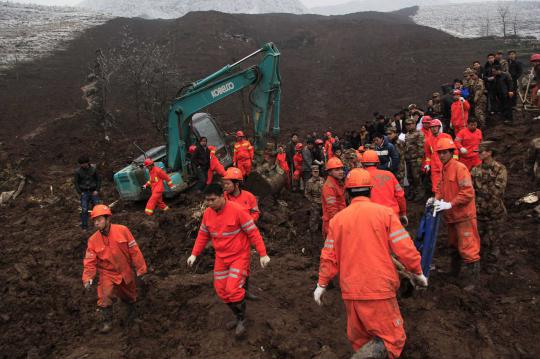 Ilustrasi-Petugas penyelamat. Foto: Reuters. Ilustrasi-Petugas penyelamat. Foto: Reuters.
