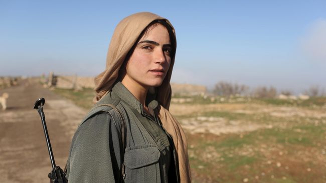 Pasukan Kurdi, banyak diantaranya perempuan, menjadi yang terdepan dalam memerangi ISIS di Suriah sejak pertempuran Kobani. Foto: Reuters/Asmaa Waguih. Pasukan Kurdi, banyak diantaranya perempuan, menjadi yang terdepan dalam memerangi ISIS di Suriah sejak pertempuran Kobani. Foto: Reuters/Asmaa Waguih.