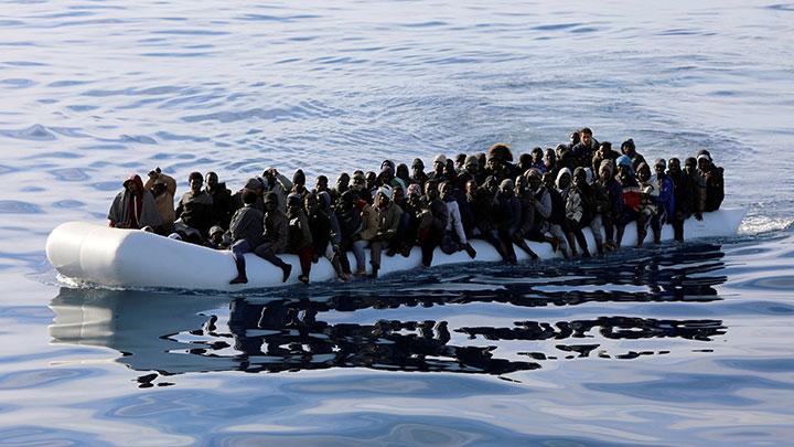 Ilustrasi-Imigran menaiki sampan karet saat mereka diselamatkan oleh penjaga pantai Libya di Laut Mediterania, lepas pantai Libya, 15 Januari 2018. Foto: REUTERS/Hani Amara. Ilustrasi-Imigran menaiki sampan karet saat mereka diselamatkan oleh penjaga pantai Libya di Laut Mediterania, lepas pantai Libya, 15 Januari 2018. Foto: REUTERS/Hani Amara.