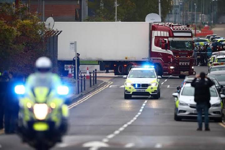 Truk trailer tempat ditemukannya 39 jasad yang diduga korban perdagangan orang. Foto: REUTERS/Hannah McKay. Truk trailer tempat ditemukannya 39 jasad yang diduga korban perdagangan orang. Foto: REUTERS/Hannah McKay.