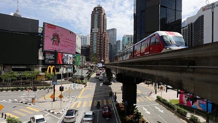 Malaysia akan berlakukan lockdown untuk membendung penyebaran virus Covid-19. Foto: REUTERS/Lim Huey Teng. Malaysia akan berlakukan lockdown untuk membendung penyebaran virus Covid-19. Foto: REUTERS/Lim Huey Teng.