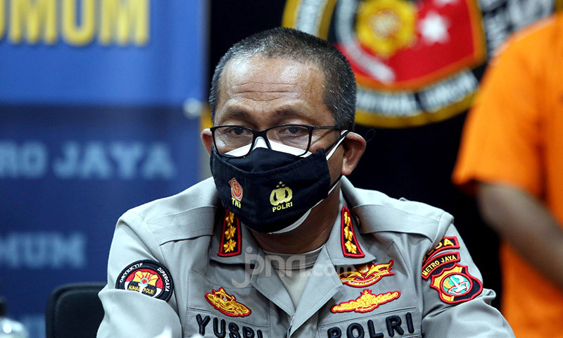 Kabid Humas Polda Metro Jaya Kombes Yusri Yunus menghadiri konferensi pers di Jakarta, Senin (12/10), terkait aksi unjuk rasa berujung rusuh pada 8 Oktober 2020. Foto: arsip JPNN.COM/Ricardo. Kabid Humas Polda Metro Jaya Kombes Yusri Yunus menghadiri konferensi pers di Jakarta, Senin (12/10), terkait aksi unjuk rasa berujung rusuh pada 8 Oktober 2020. Foto: arsip JPNN.COM/Ricardo.