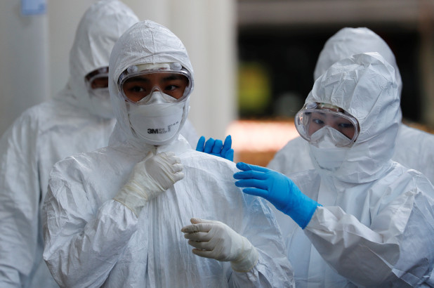 Ilustrasi-Tenaga medis. Foto: Reuters. Ilustrasi-Tenaga medis. Foto: Reuters.