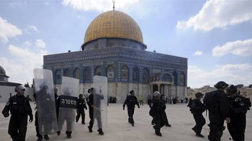 Ilustrasi-Tentara Israel berada di Masjid Al Aqsa. Foto: Aljazeera. Ilustrasi-Tentara Israel berada di Masjid Al Aqsa. Foto: Aljazeera.