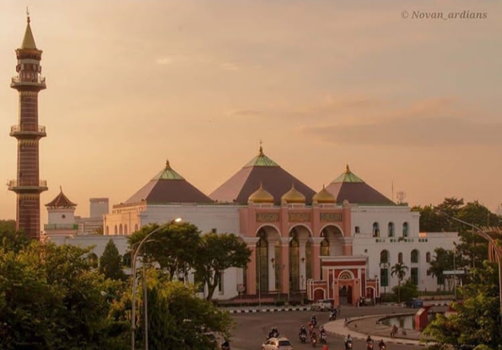 Melirik Kemegahan Masjid Agung Palembang, Perpaduan Tiga Budaya. Foto: instagram @novan_ardians Melirik Kemegahan Masjid Agung Palembang, Perpaduan Tiga Budaya. Foto: instagram @novan_ardians