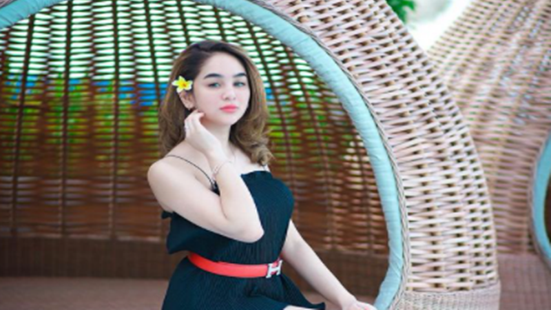 Hana Hanifah jelaskan soal sumber uang untuk beli rumah ibunya (foto: SC IG @hanaaaast) Hana Hanifah jelaskan soal sumber uang untuk beli rumah ibunya (foto: SC IG @hanaaaast)