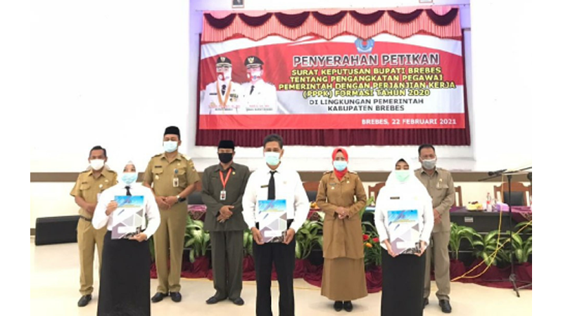 Perwakilan PPPK Kabupaten Brebes saat menerima SK (foto: Dok. pribadi/JPNN) Perwakilan PPPK Kabupaten Brebes saat menerima SK (foto: Dok. pribadi/JPNN)