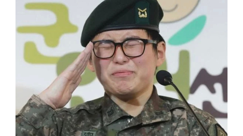 Mantan prajurit transgender pertama Korea Selatan, Byun Hee-Soo ditemukan tewas oleh petugas darurat di rumahnya (foto: BBC News) Mantan prajurit transgender pertama Korea Selatan, Byun Hee-Soo ditemukan tewas oleh petugas darurat di rumahnya (foto: BBC News)