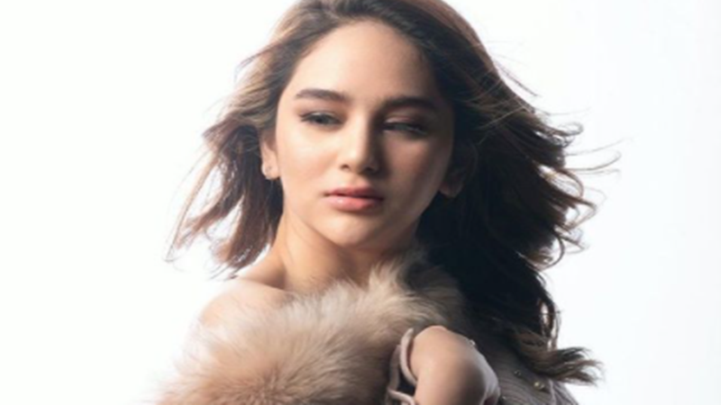 Hana Hanifah dengan tampilan glamornya (foto: SC IG @hanaaaast) Hana Hanifah dengan tampilan glamornya (foto: SC IG @hanaaaast)