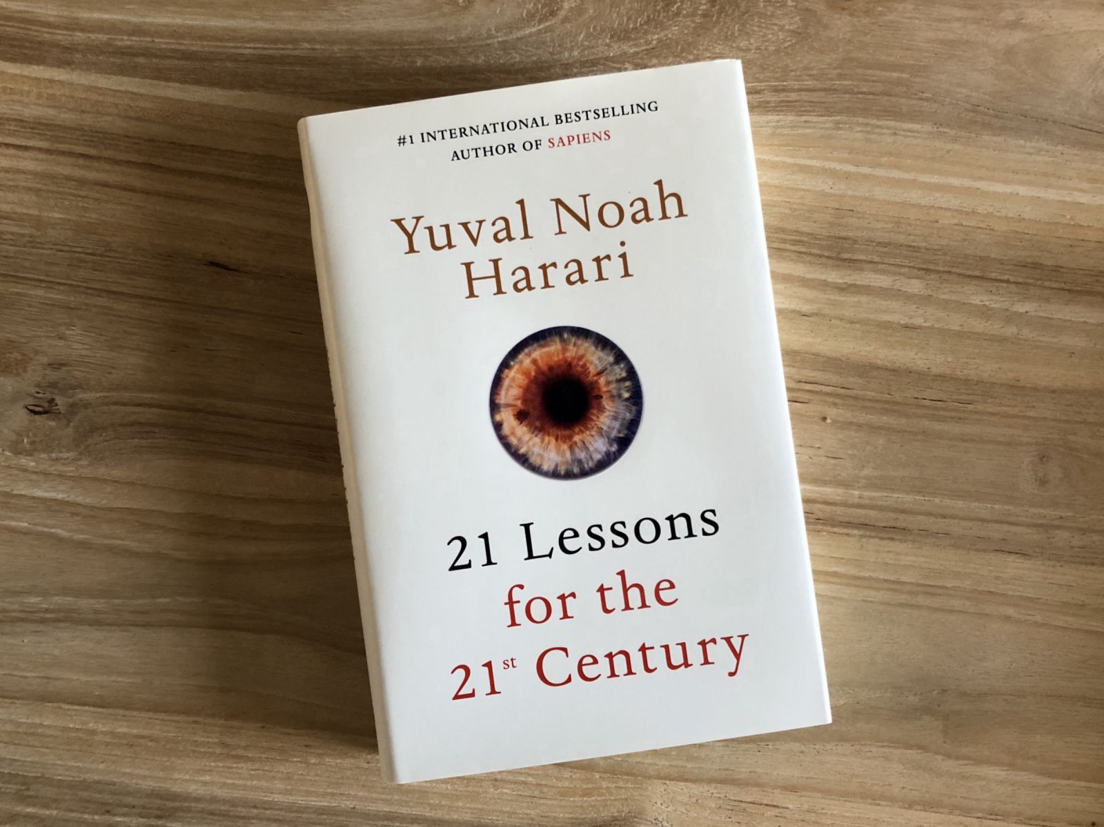 Buku 21 Lessons for the 21st Century. Foto: Medium Buku 21 Lessons for the 21st Century. Foto: Medium