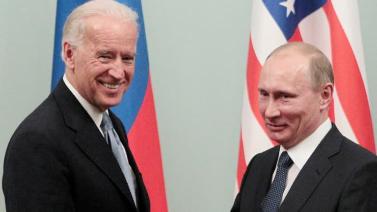 Vladimir Putin (kanan) dan Joe Biden . Foto: Alexander Natruskin | Reuters Vladimir Putin (kanan) dan Joe Biden . Foto: Alexander Natruskin | Reuters