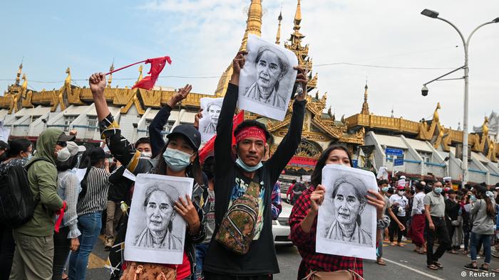 Gelombang demonstrasi menentang kudeta militer terus berlangsung di Yangon, Myanmar. Foto: Reuters Gelombang demonstrasi menentang kudeta militer terus berlangsung di Yangon, Myanmar. Foto: Reuters
