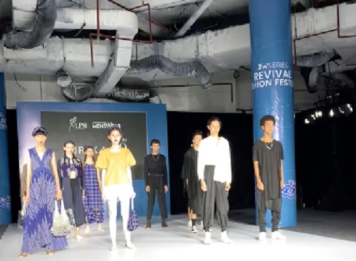 Sejumlah Desainer Hadirkan Karya Terbaik Mereka Pada JFW 2021, (Foto: SC GenPI.co) Sejumlah Desainer Hadirkan Karya Terbaik Mereka Pada JFW 2021, (Foto: SC GenPI.co)