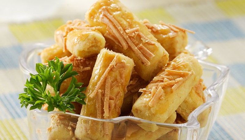 Kue kering legendaris kastengel (sumber : sajiansedap) Kue kering legendaris kastengel (sumber : sajiansedap)